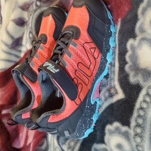 Girl sneakers size 5